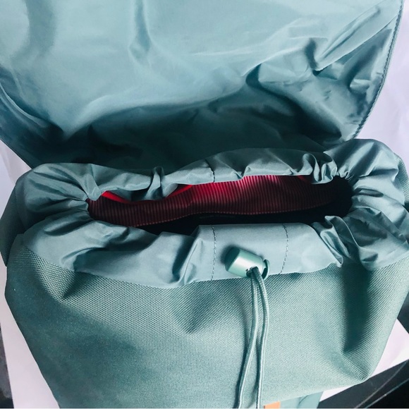 RARE NWT - Herschel Retreat Backpack - Classic | Mid-Volume 19.5 L - Dark Forest - Picture 12 of 17